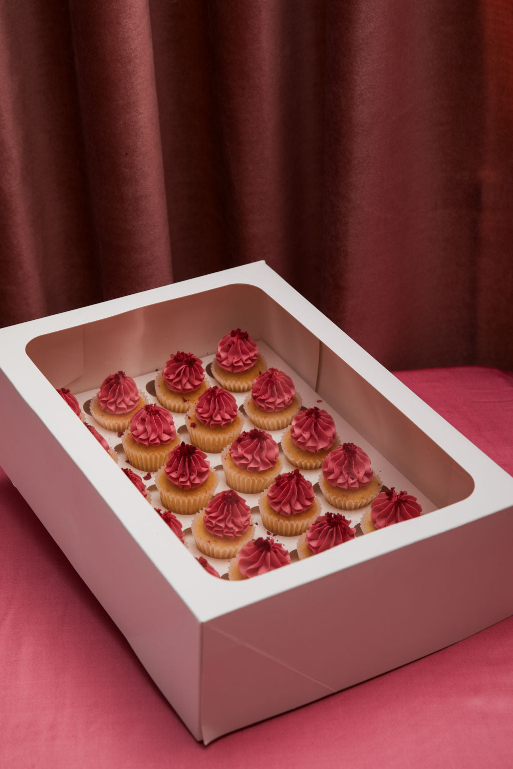 Mini Cupcakes - Vanilla and raspberry (24 pack)